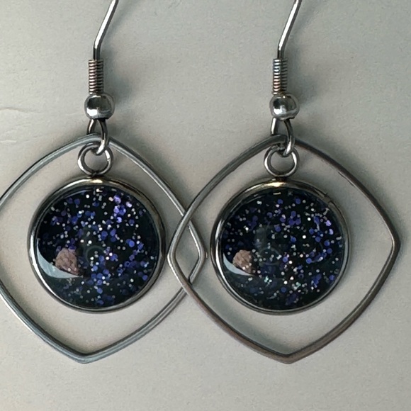 Color Street nail polish strips “Living the Gleam” AND matching earrings nwt - Picture 4 of 11